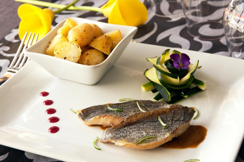 Logis Hotel Restaurant Azalees Tournon-sur-Rhone Buitenkant foto